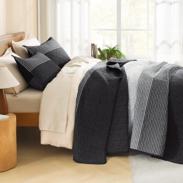 Quilt Queen Size Black, Grey and White, Gray Stripe Patchwork Summer Bedspread Coverlet 3 Pieces, Soft Lightweight Microfiber Comforter Bedding Set for All Season(1 Quilt, 2 Pillowcases)