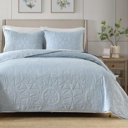 King Size Quilt Set (106'' x 96'') - Baby Blue Lightweight Microfiber Bedspread with 2 Shams, All-Season Coverlet for Cozy Bedding