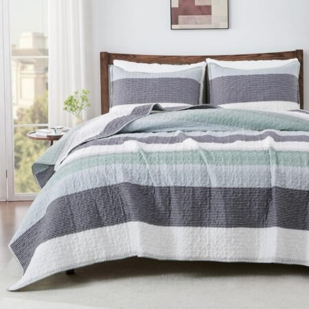 King Size Quilt Set Sage Green, 3 Pieces Mint Green Ultra Soft Lightweight Bedspreads & Coverlets Set, Patchwork Striped Quilted Bedding Sets for All Seasons (1 Quilt, 2 Pillow Shams)